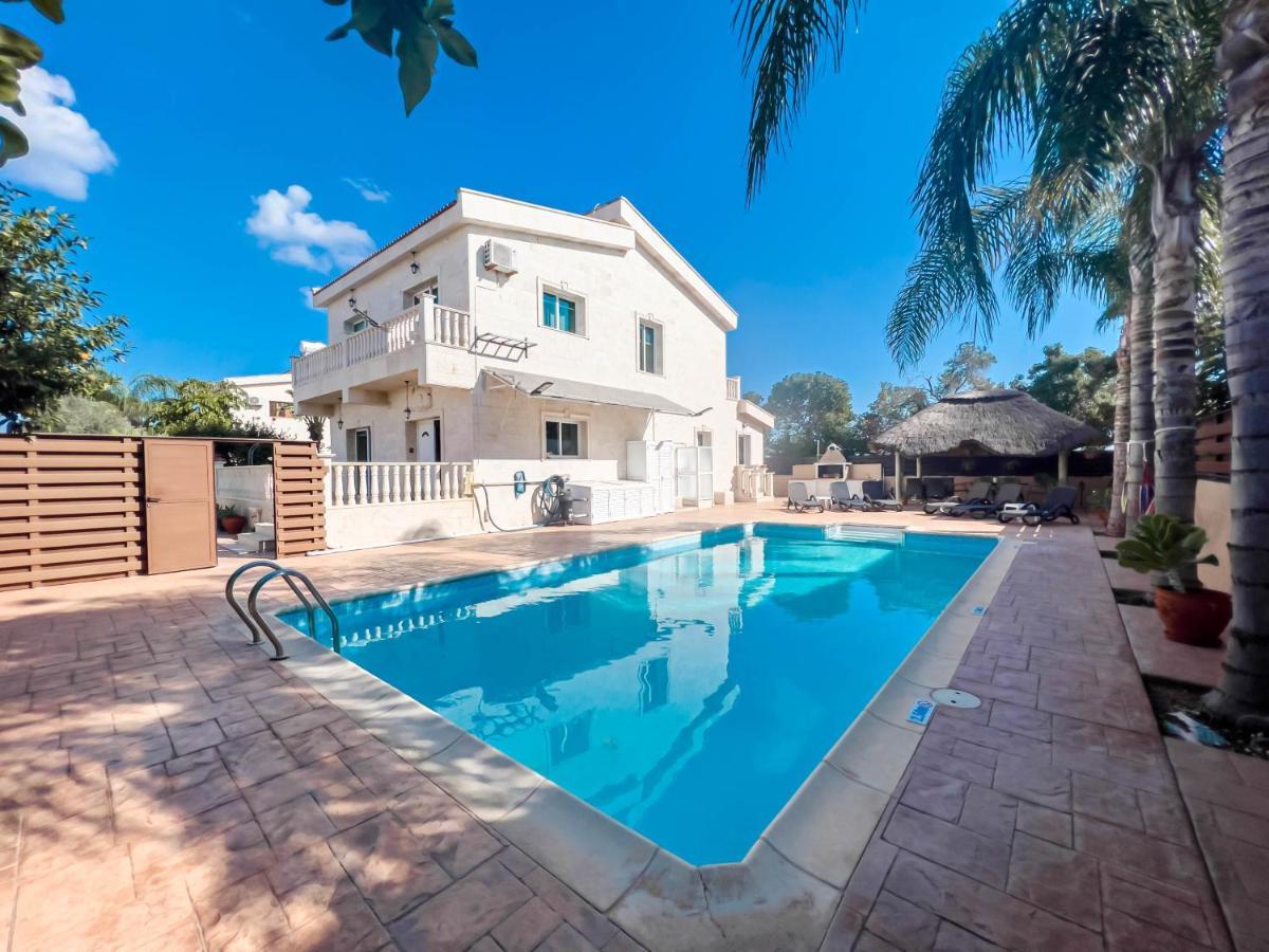 Fame With Private Pool And Gazebo
