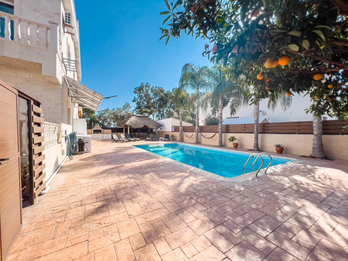 Fame With Private Pool And Gazebo Villa